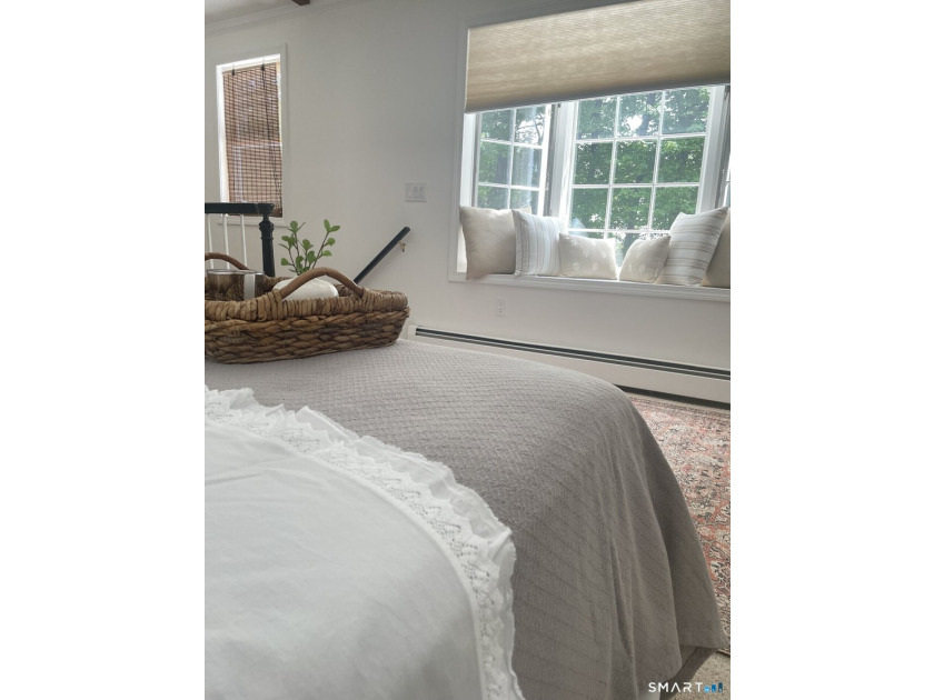 A rare fully furnished home in one of Waterbury's most unique - photo 6