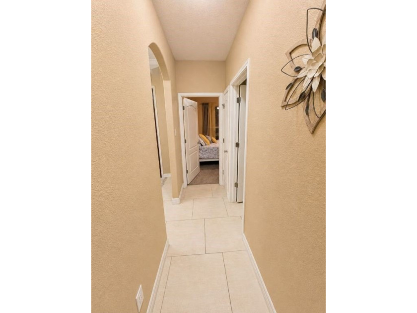 A beautifully maintained 4 Bedroom, 2 bath 1866 sq. ft. home - photo 11