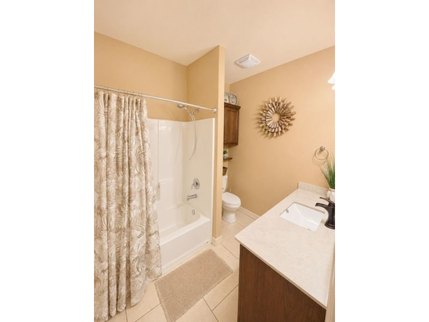 A beautifully maintained 4 Bedroom, 2 bath 1866 sq. ft. home - photo 15