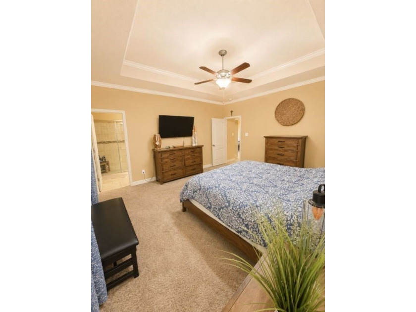 A beautifully maintained 4 Bedroom, 2 bath 1866 sq. ft. home - photo 19