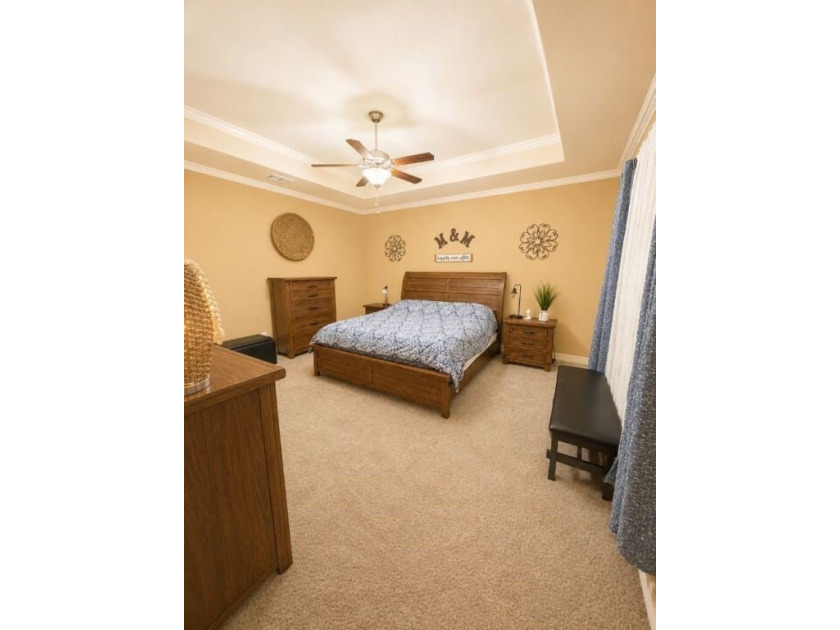 A beautifully maintained 4 Bedroom, 2 bath 1866 sq. ft. home - photo 20