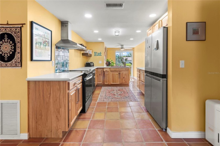 Half (one side) of a duplex -- 3 BR/2 full baths (rare for this - photo 3