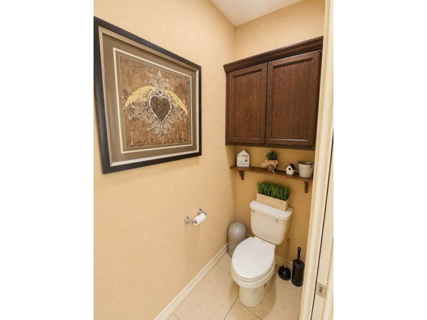 A beautifully maintained 4 Bedroom, 2 bath 1866 sq. ft. home - photo 24