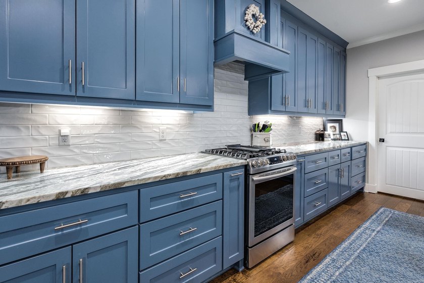 Beautiful custom home built by Alan Schrader in the desirable - photo 14