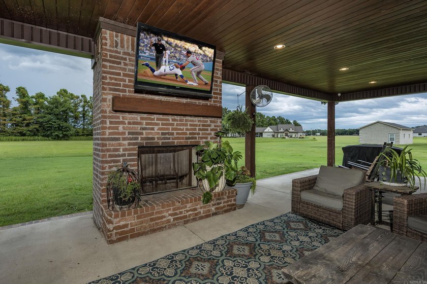 Beautiful custom home built by Alan Schrader in the desirable - photo 34