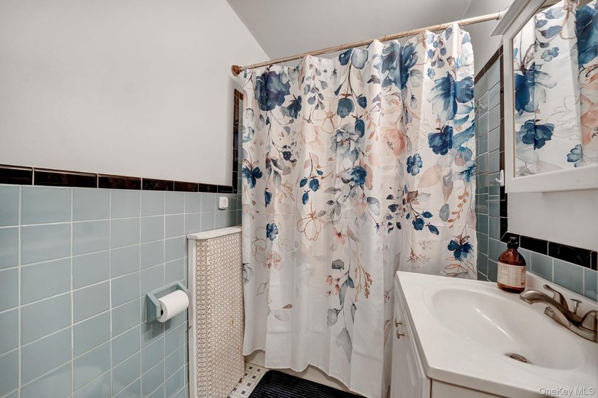 Filled with warmth and opportunity, this 3 bedroom, 1 bath Cape - photo 21