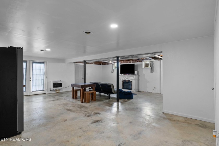 Check out this truly unique property located on nearly 4 flat - photo 28