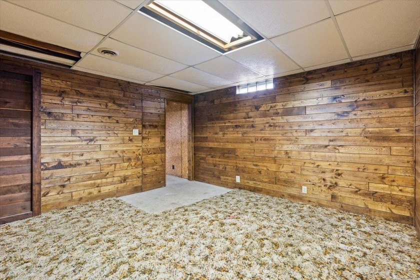 Welcome home! Step into this beautiful five-bedroom, two-bath - photo 32