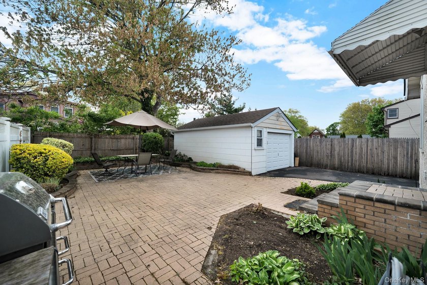 Filled with warmth and opportunity, this 3 bedroom, 1 bath Cape - photo 38