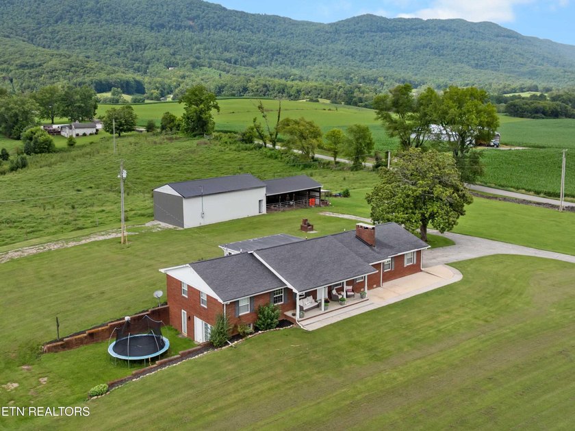 Check out this truly unique property located on nearly 4 flat - photo 41