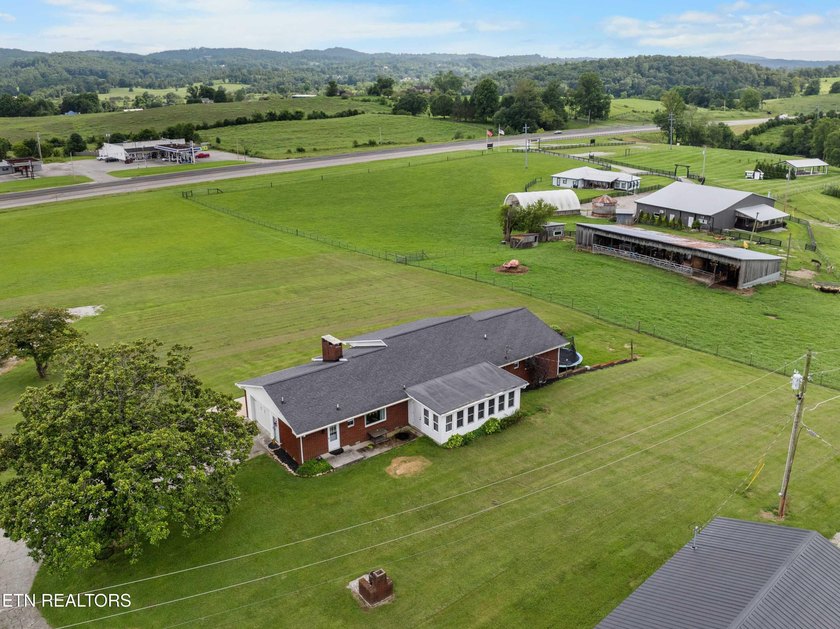 Check out this truly unique property located on nearly 4 flat - photo 50
