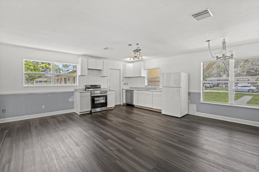 Charming 3-bedroom pool home in a great Port St. Lucie location! - photo 17