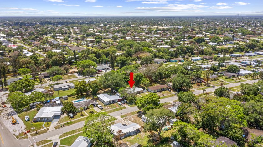 Charming 3-bedroom pool home in a great Port St. Lucie location! - photo 37