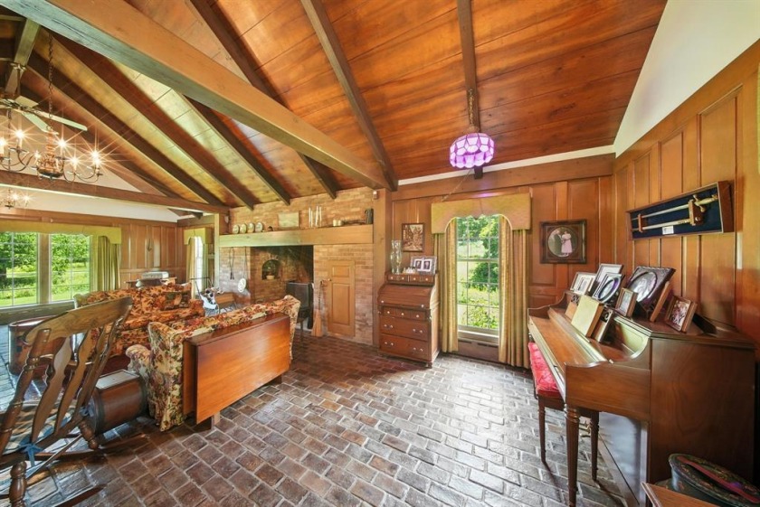 Farmhouse with 2 Ponds on 87+ Acres - photo 7