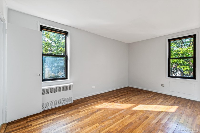 Spacious Corner 2-Bedrooms &amp; 2 Full Bathrooms at Holly House - - photo 11