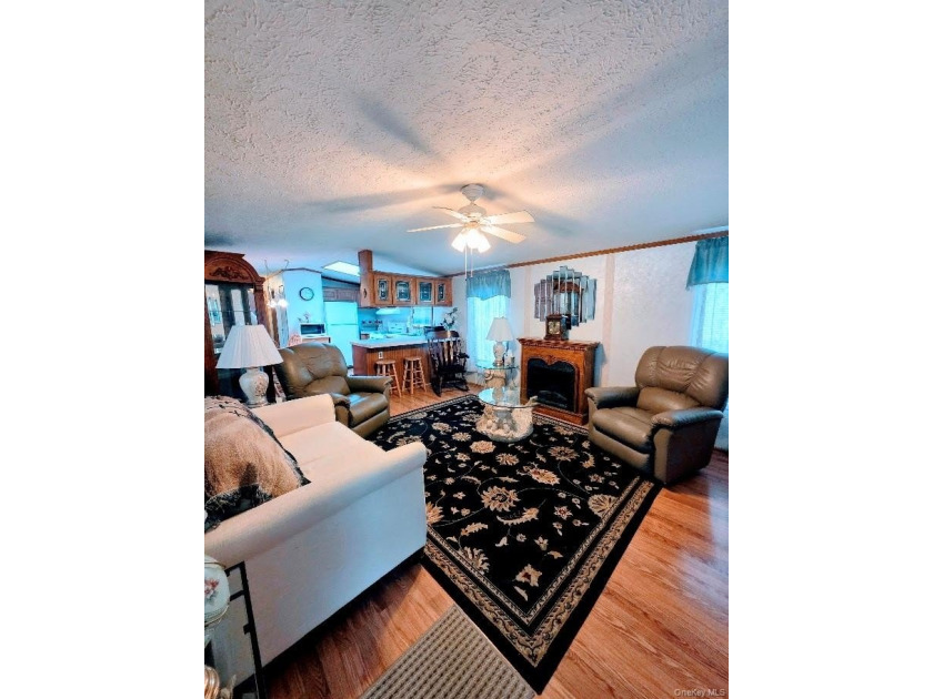 Charming Move-In Ready Home in the Heart of the East End - photo 4