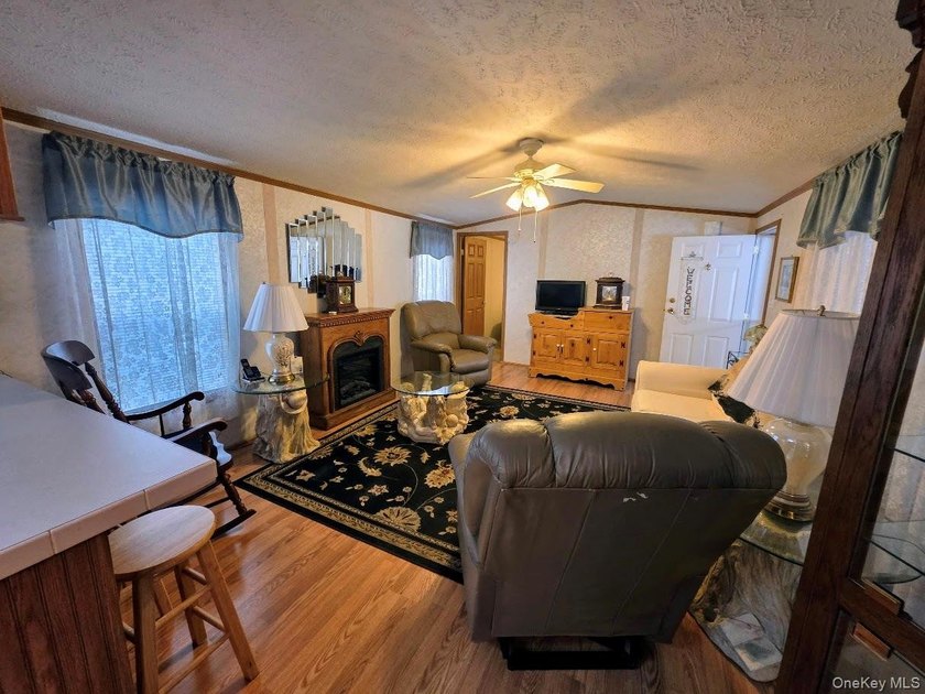 Charming Move-In Ready Home in the Heart of the East End - photo 5