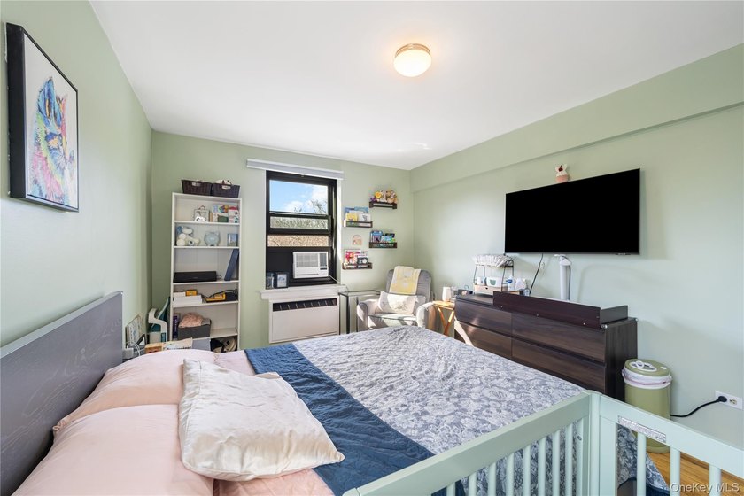 Charming 1 Bedroom Apartment in Windsor Park, where warmth and - photo 12