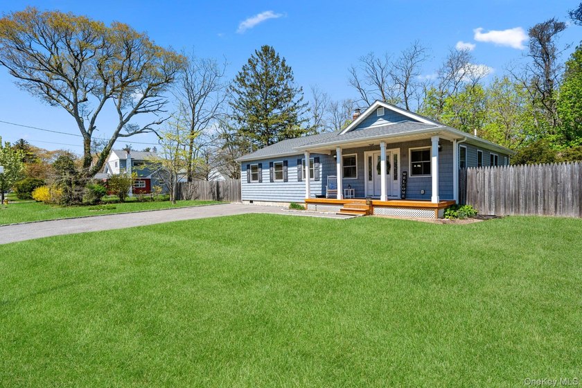 Welcome to 11 Jackson Street in East Islip-a beautifully - photo 2