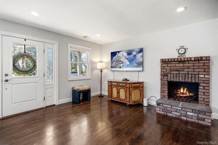 Welcome to 11 Jackson Street in East Islip-a beautifully - photo 6