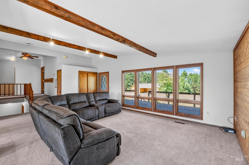 Welcome to Cascade!! Come home to this private home located in - photo 5