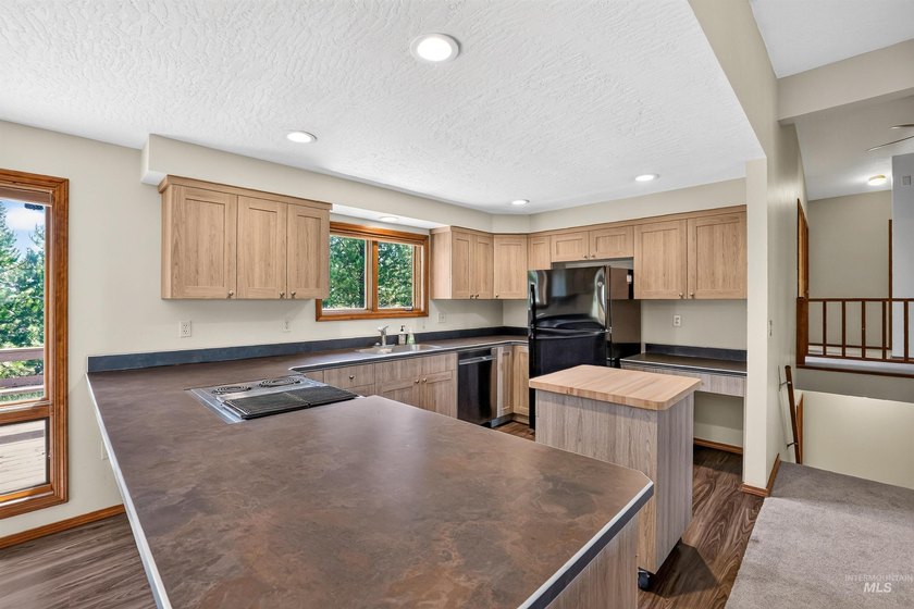 Welcome to Cascade!! Come home to this private home located in - photo 10