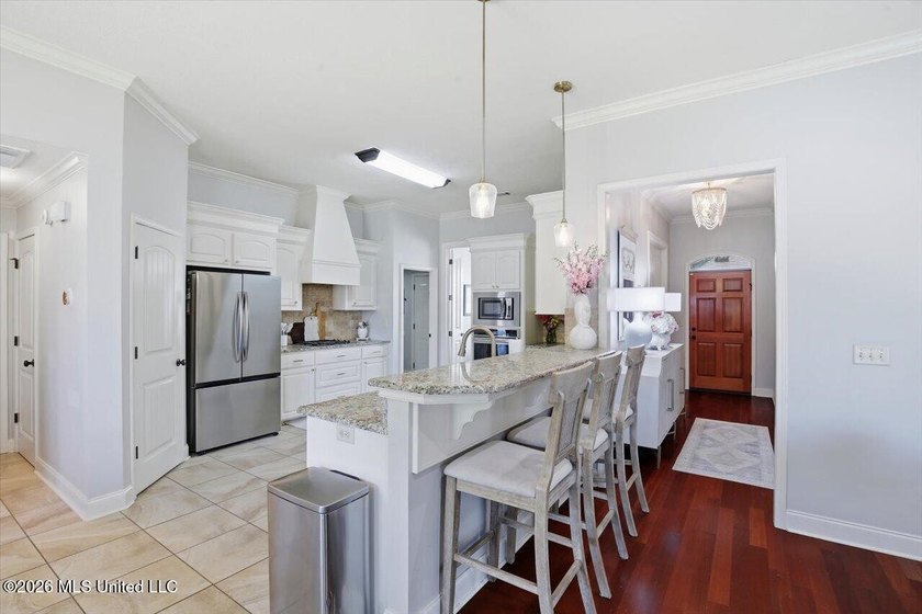 Welcome to 424 Glendale Place in the highly sought-after Hidden - photo 12