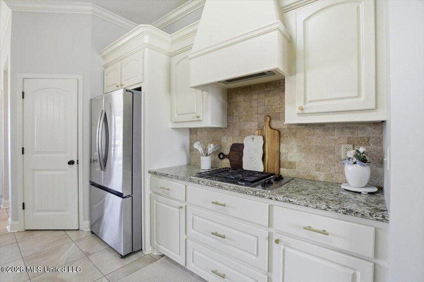 Welcome to 424 Glendale Place in the highly sought-after Hidden - photo 15