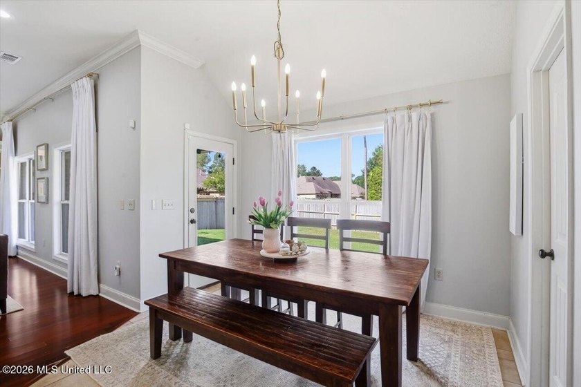 Welcome to 424 Glendale Place in the highly sought-after Hidden - photo 18