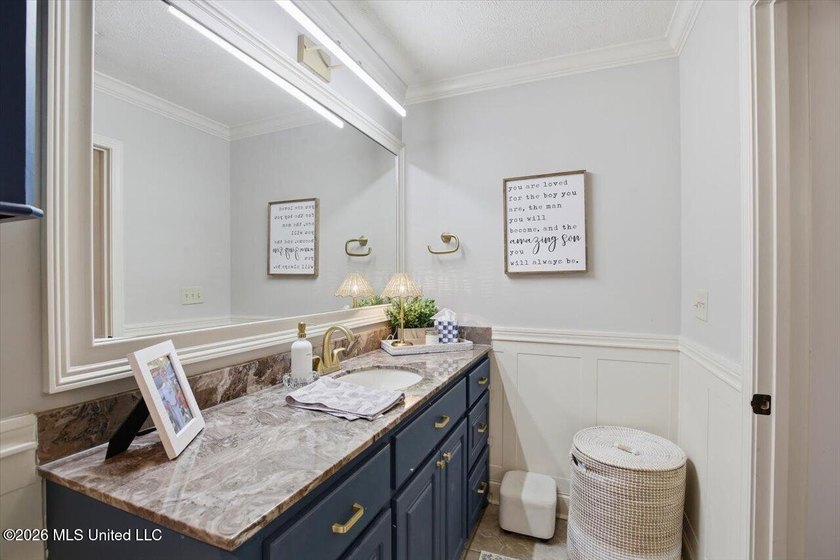 Welcome to 424 Glendale Place in the highly sought-after Hidden - photo 30