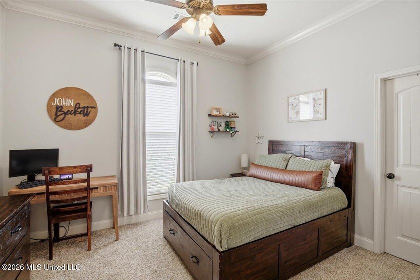 Welcome to 424 Glendale Place in the highly sought-after Hidden - photo 32
