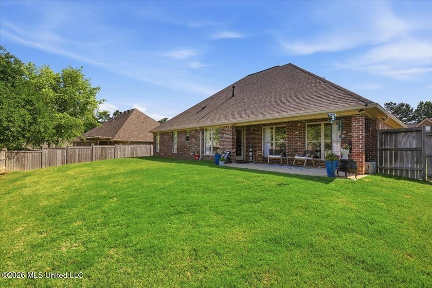 Welcome to 424 Glendale Place in the highly sought-after Hidden - photo 36