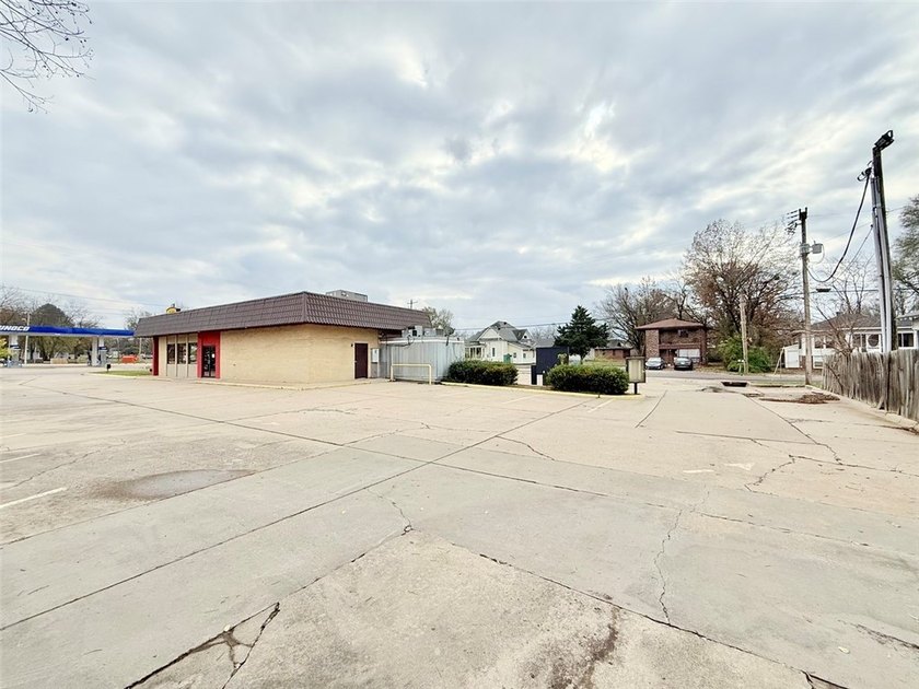Prime commercial opportunity in one of Russellville's busiest - photo 12