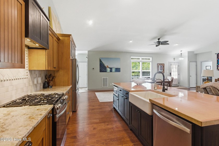 Custom-built and thoughtfully designed, this beautiful home - photo 12