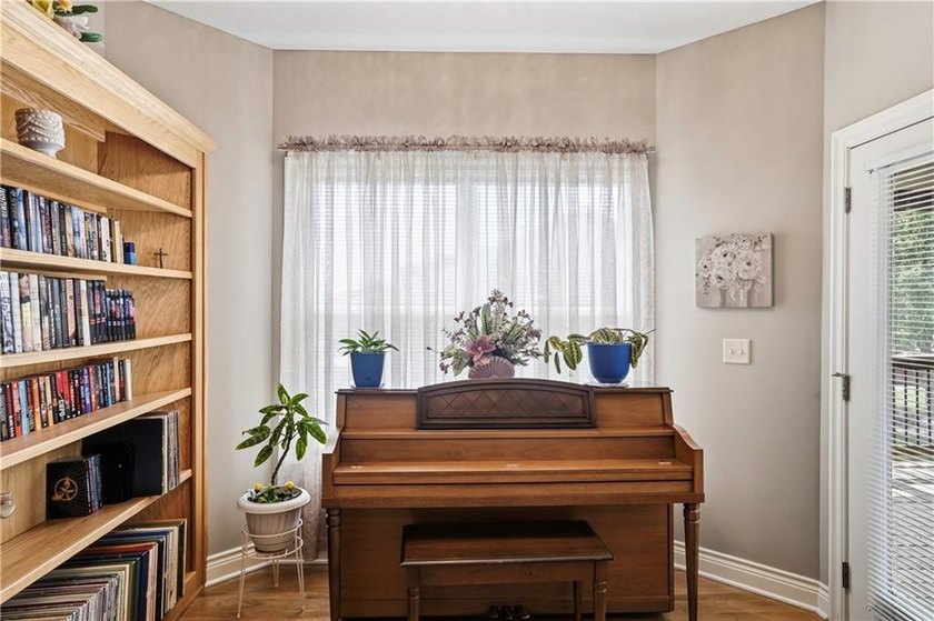 Welcome to this beautifully designed 4-bedroom, 4.5-bath home - photo 12