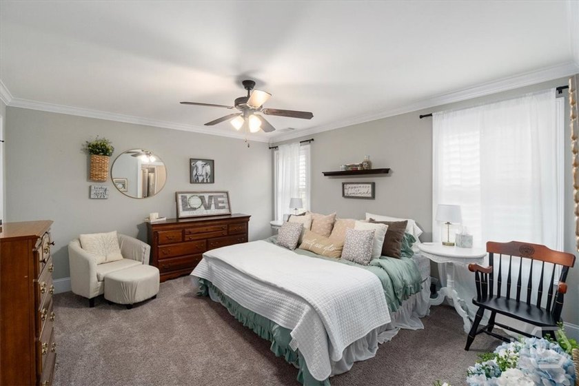 This stunning better than new, estate-style home sits on 1.78 - photo 25