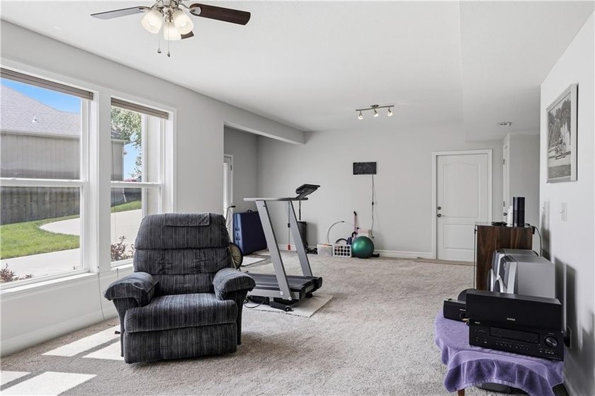 Welcome to this beautifully designed 4-bedroom, 4.5-bath home - photo 25