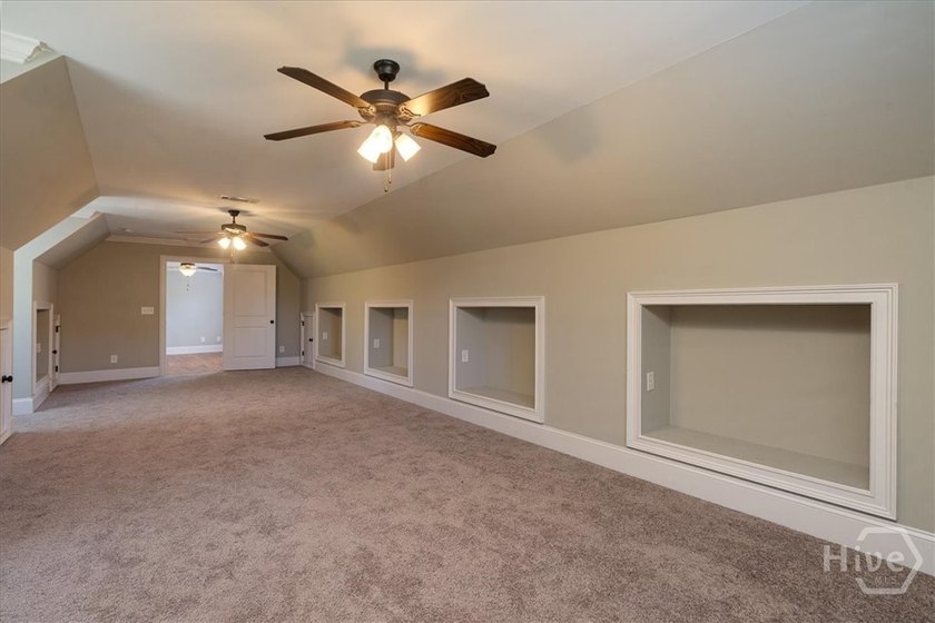 This stunning better than new, estate-style home sits on 1.78 - photo 33