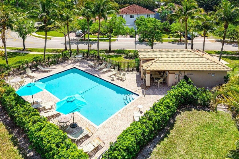 A beautiful 5 BD 3 BA two-story home in Boca Vistas with chic - photo 33