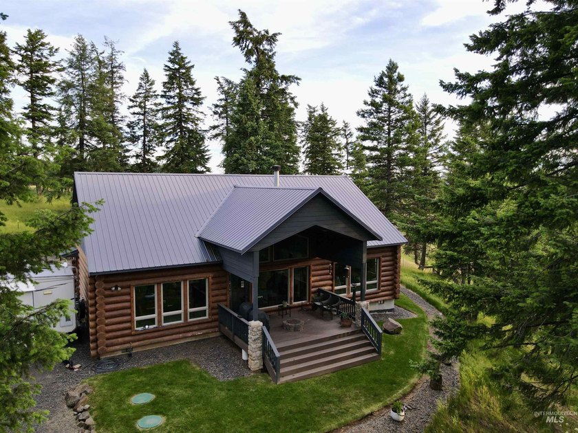 Log home with views of Dworshak Reservoir! This exceptional - photo 2