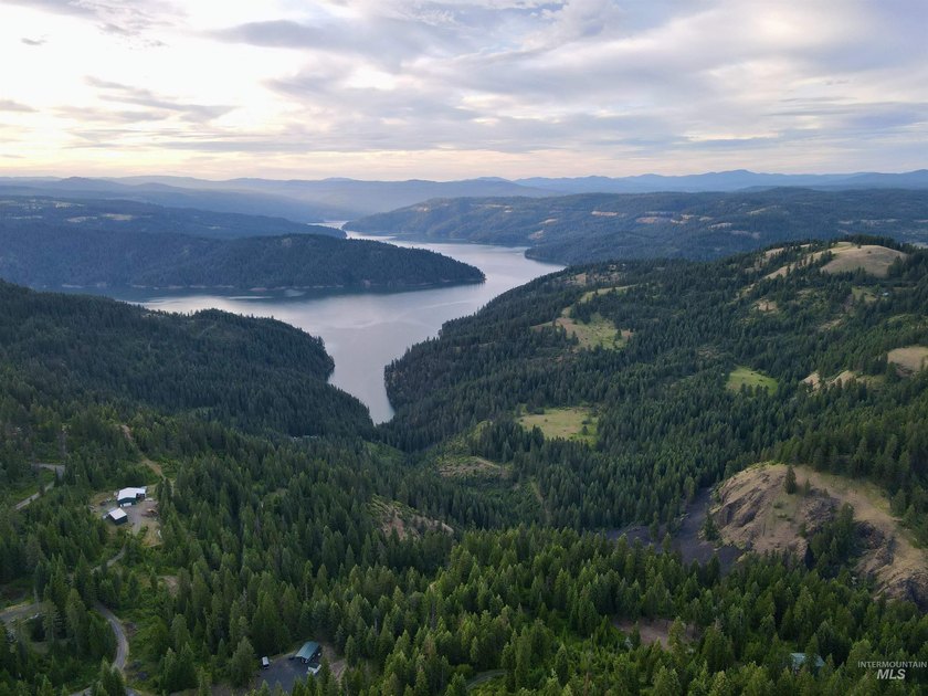 Log home with views of Dworshak Reservoir! This exceptional - photo 5