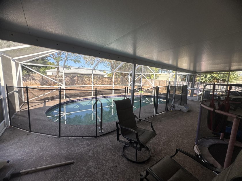 Investment opportunity awaits! This charming 3-bedroom pool home - photo 15