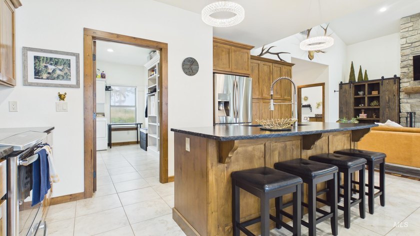 Log home with views of Dworshak Reservoir! This exceptional - photo 10