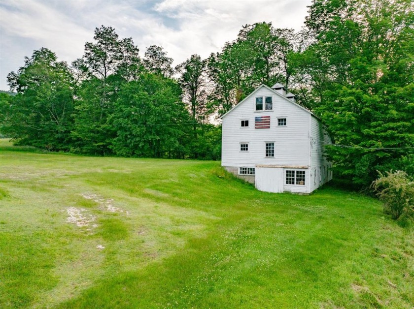 Farmhouse with 2 Ponds on 87+ Acres - photo 15