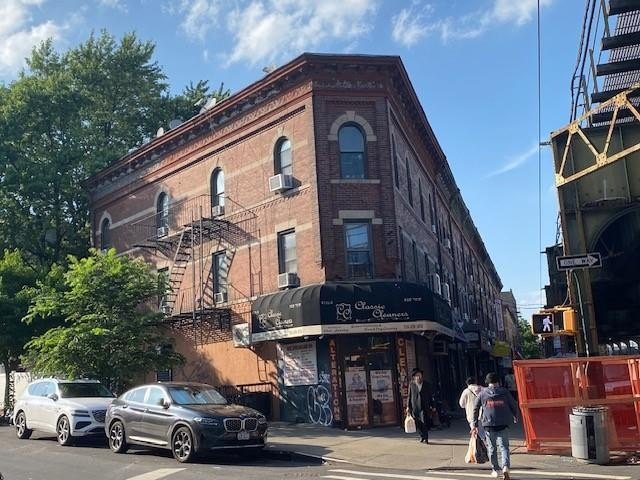 Amazing 3 story mixed use property for sale in Borough Park. 4 - photo 2