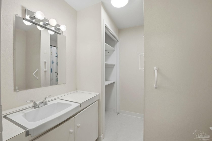 EXPERIENCE ELEVATED COASTAL LIVING FROM THIS 11TH FLOOR - photo 22