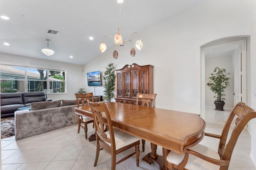 Beautifully maintained 3-bedroom, 2.5-bath home located on a - photo 14