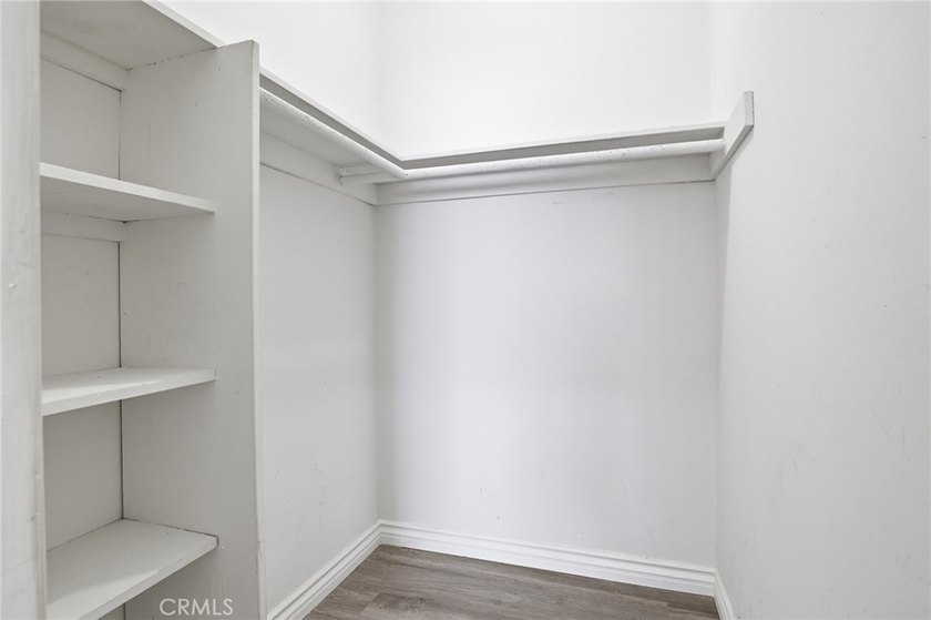 Welcome to this beautifully maintained 2-bedroom, 2-bathroom - photo 18