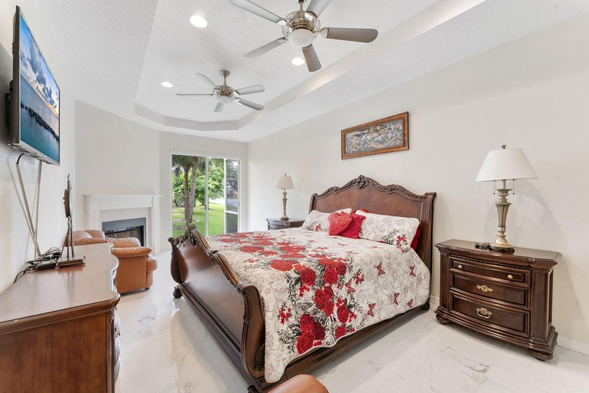 Beautifully maintained 3-bedroom, 2.5-bath home located on a - photo 19