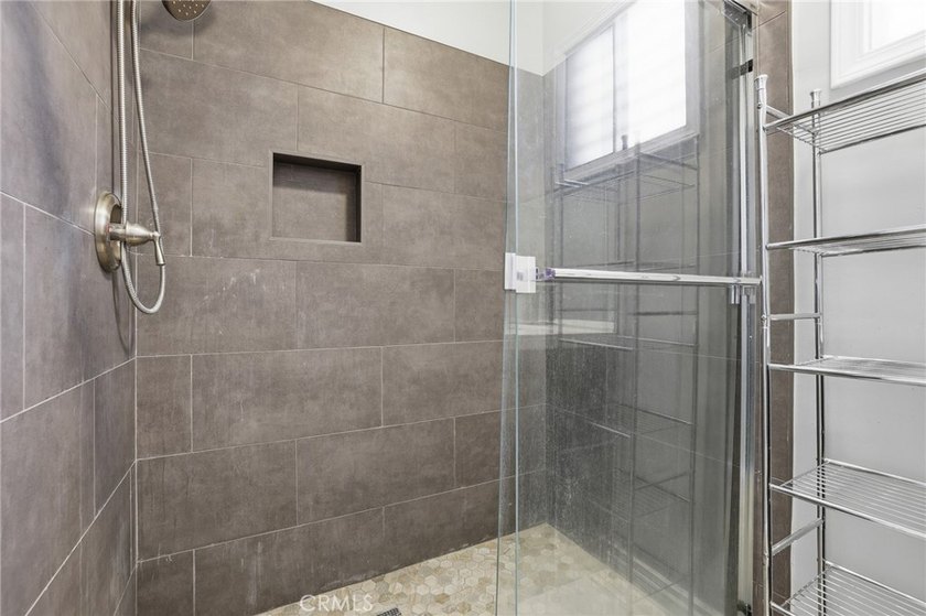 Welcome to this beautifully maintained 2-bedroom, 2-bathroom - photo 20
